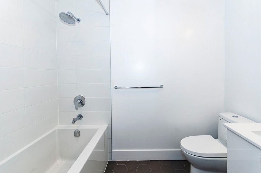 808 2435 Kingsway Street