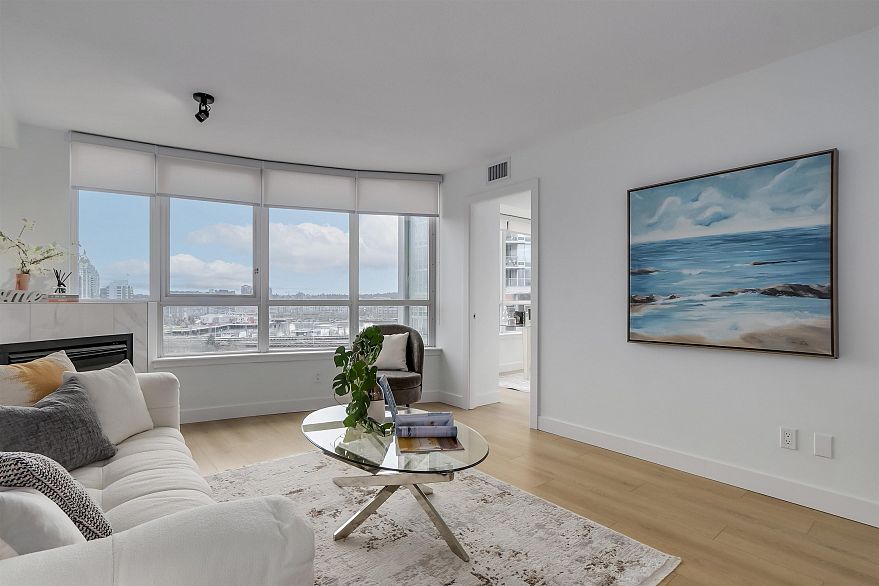 1209 63 Keefer Place