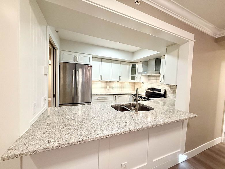 103 3189 Camosun Street