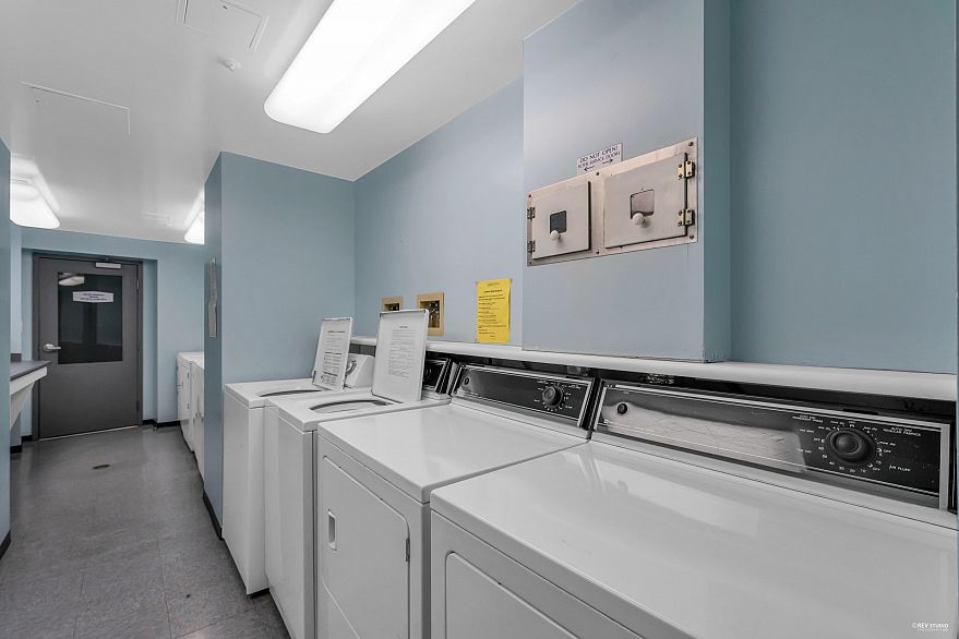 1512 989 Nelson Street