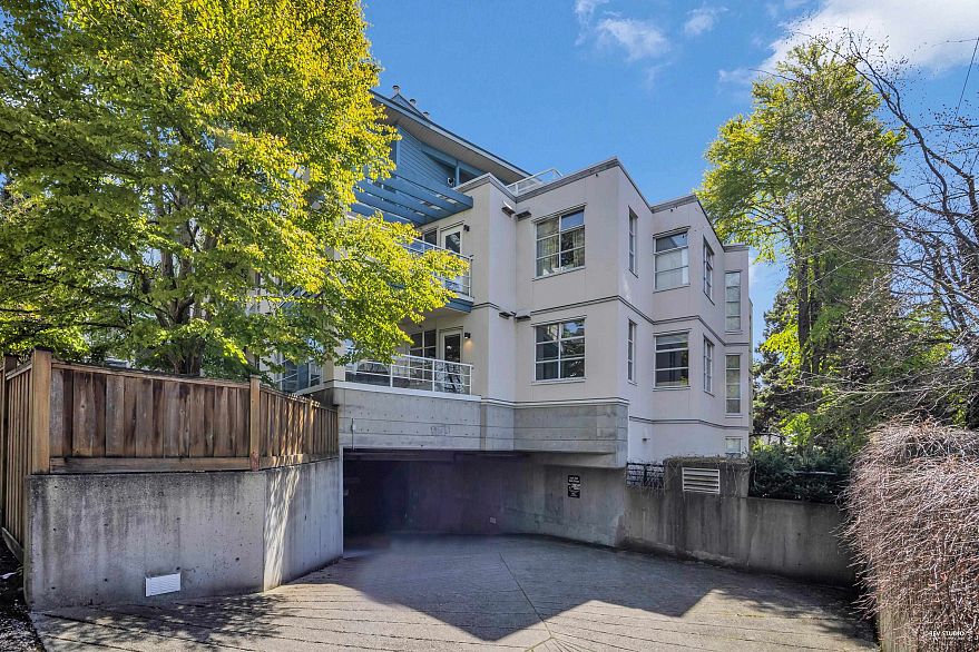 404 2575 W 4th Avenue