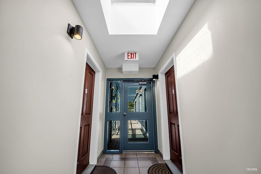 404 2575 W 4th Avenue