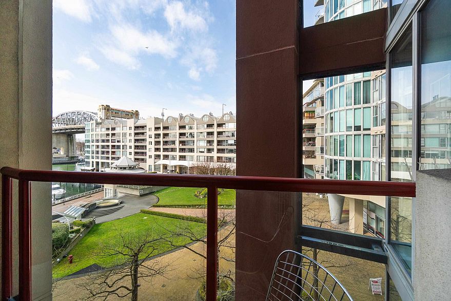 503 990 Beach Avenue