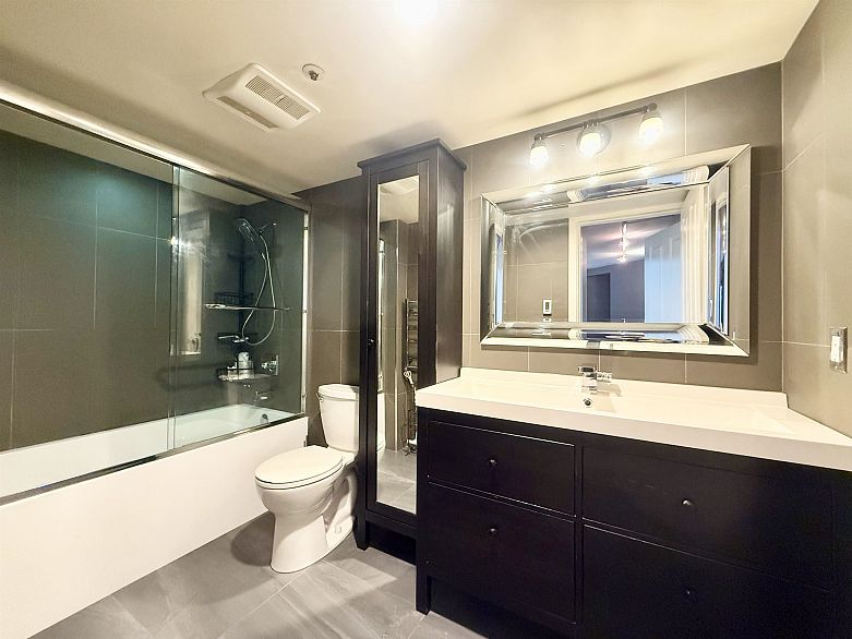 103 3189 Camosun Street