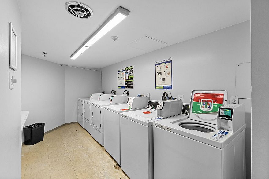 207 1270 Robson Street