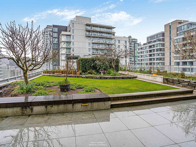 203 1661 Quebec Street