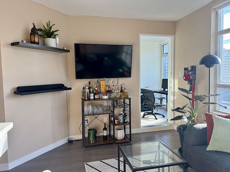 1701 438 Seymour Street