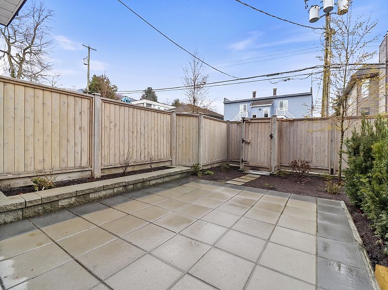 114 2250 Oxford Street