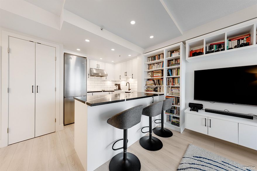 2704 1188 Howe Street