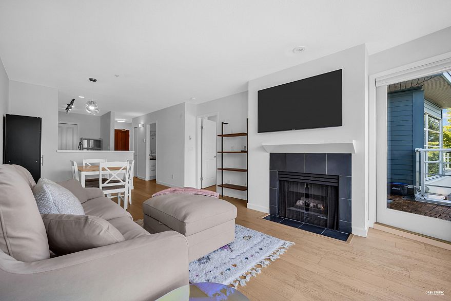 404 2575 W 4th Avenue