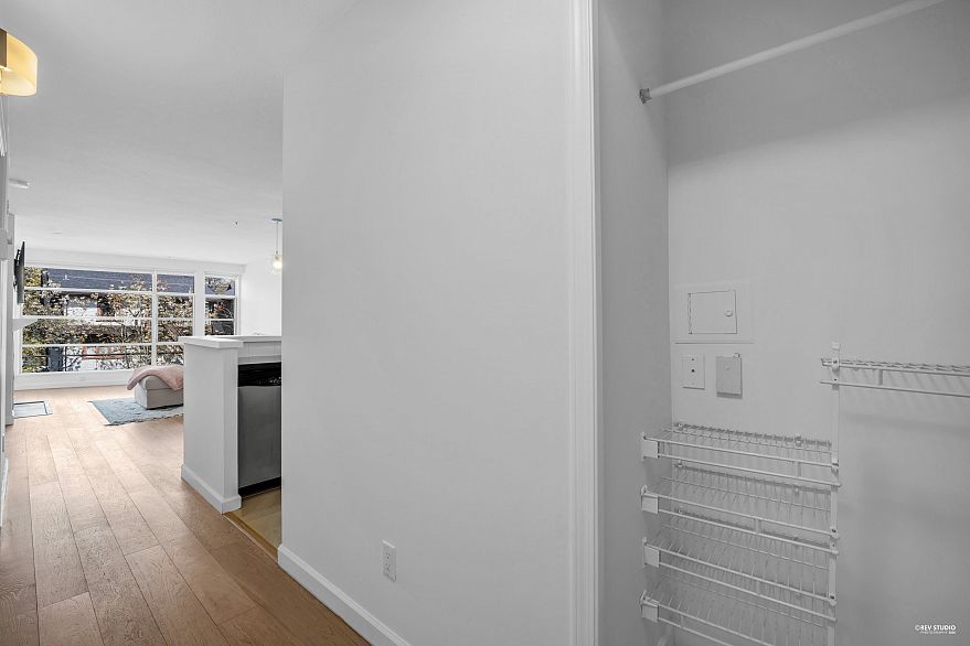 404 2575 W 4th Avenue