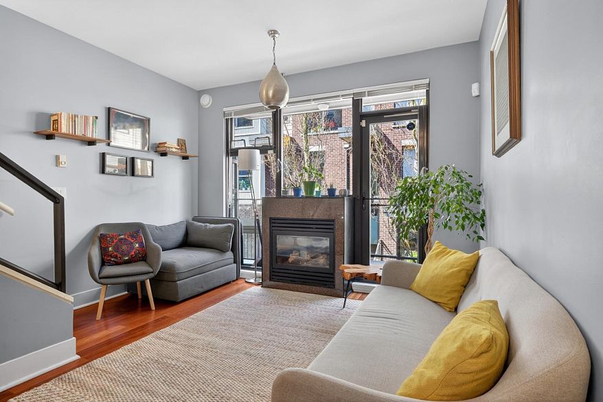 3683 Commercial Street