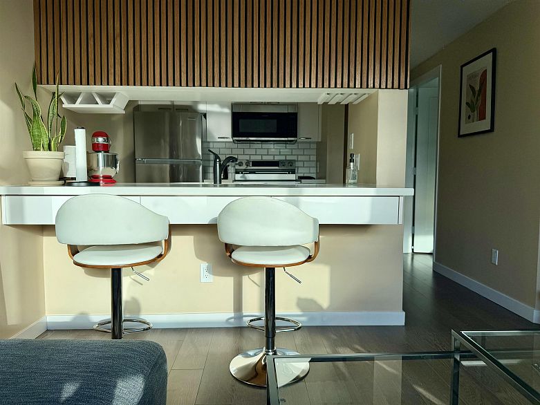 1701 438 Seymour Street