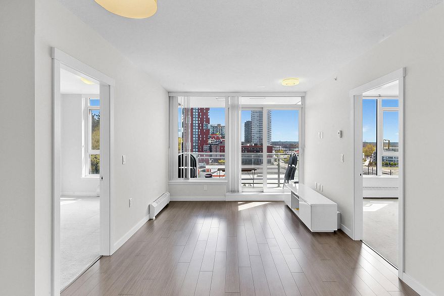 901 3281 E Kent Avenue North