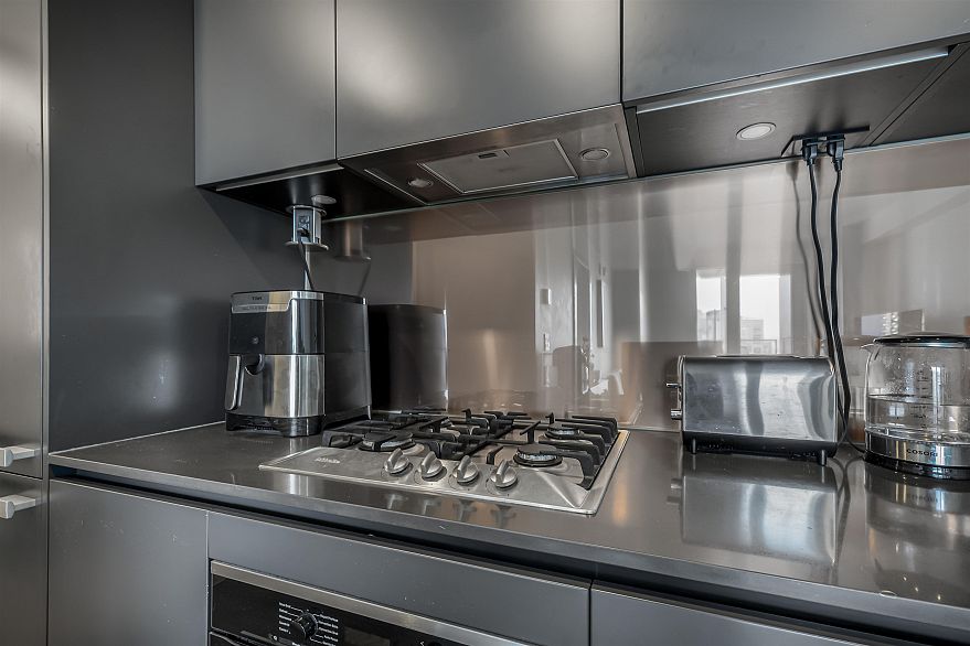 2306 1480 Howe Street