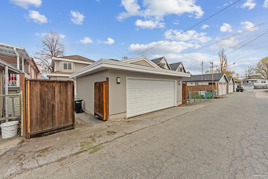 2648 E 19th Avenue