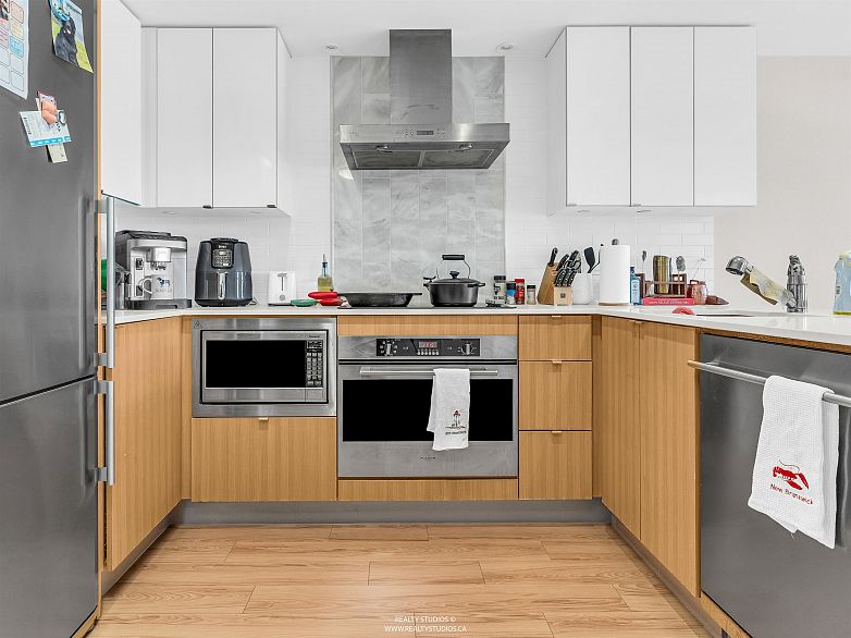 710 159 W 2nd Avenue