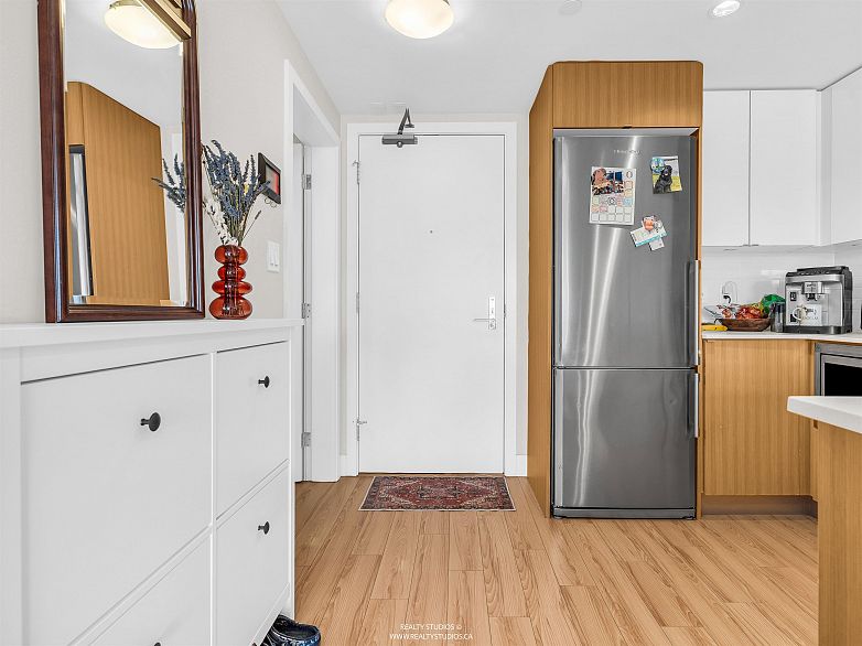 710 159 W 2nd Avenue