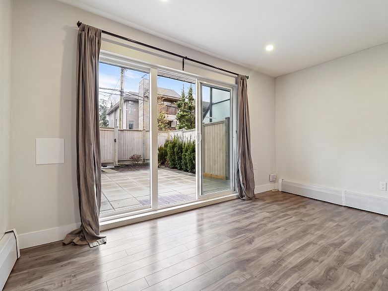 114 2250 Oxford Street