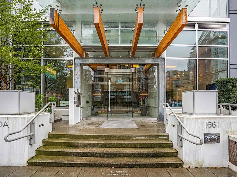 203 1661 Quebec Street