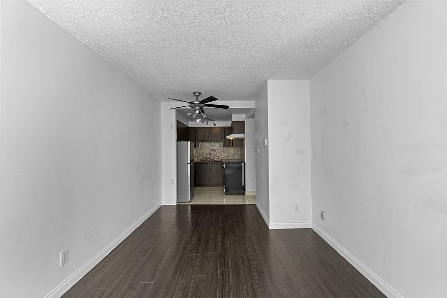 207 1270 Robson Street