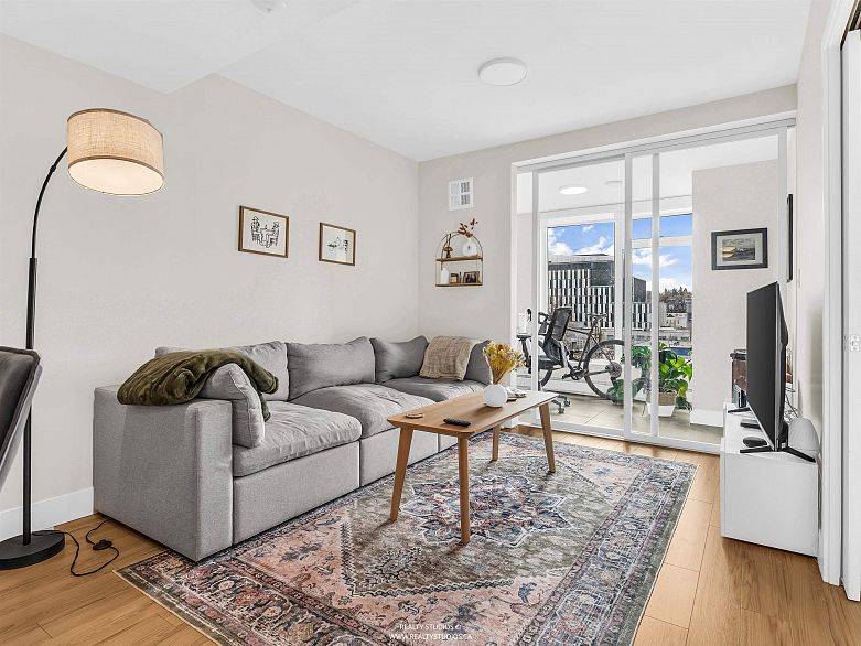 710 159 W 2nd Avenue