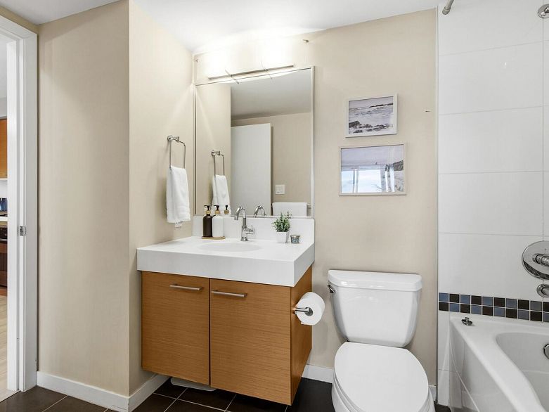 607 2770 Sophia Street