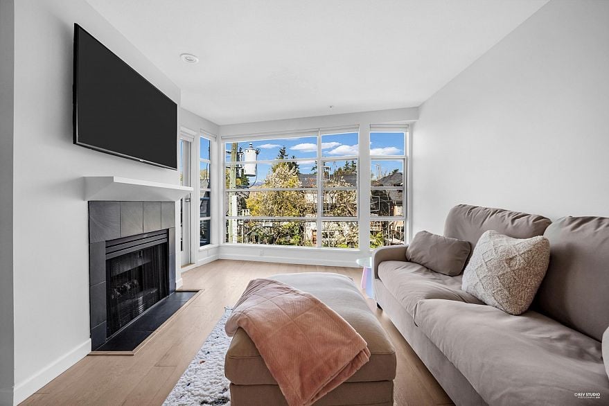 404 2575 W 4th Avenue