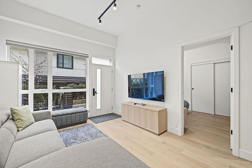 3958 Dumfries Street