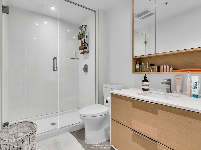 203 1661 Quebec Street