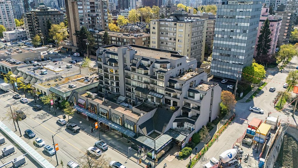 207 1270 Robson Street