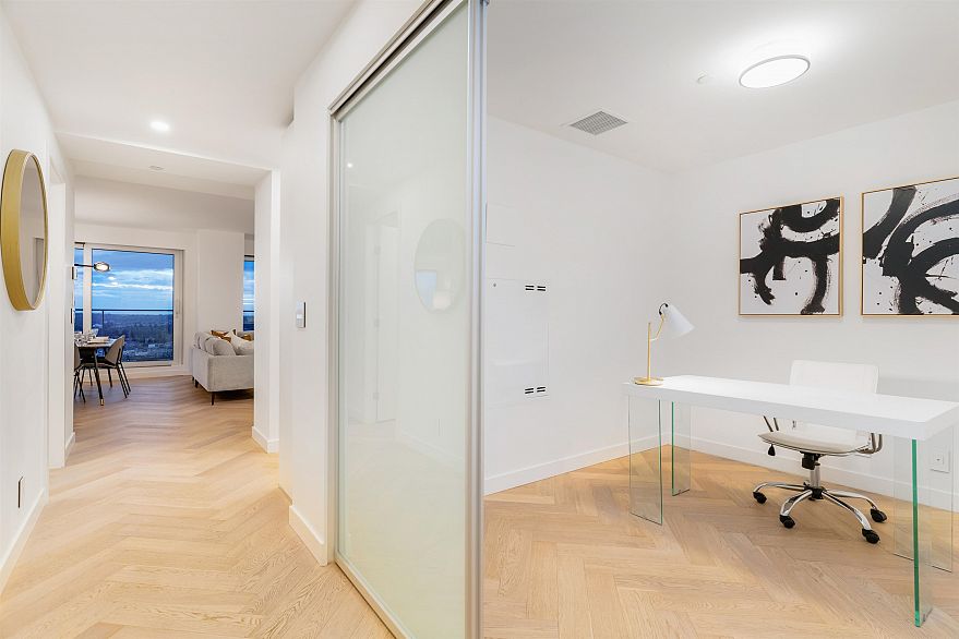 4906 1480 Howe Street