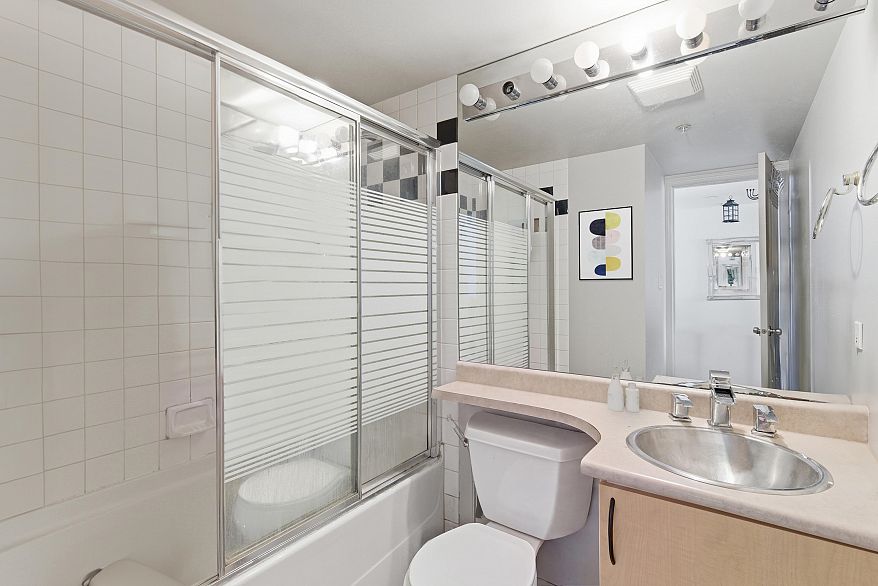 2705 63 Keefer Place