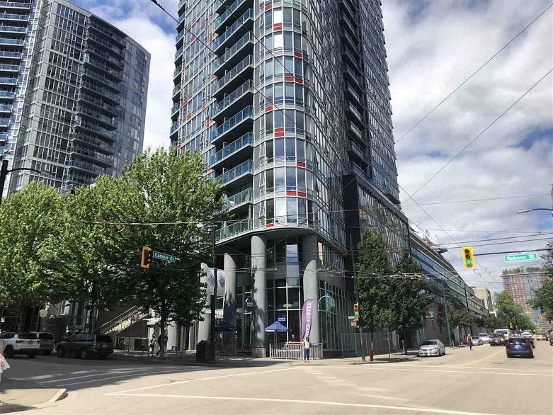 703 233 Robson Street