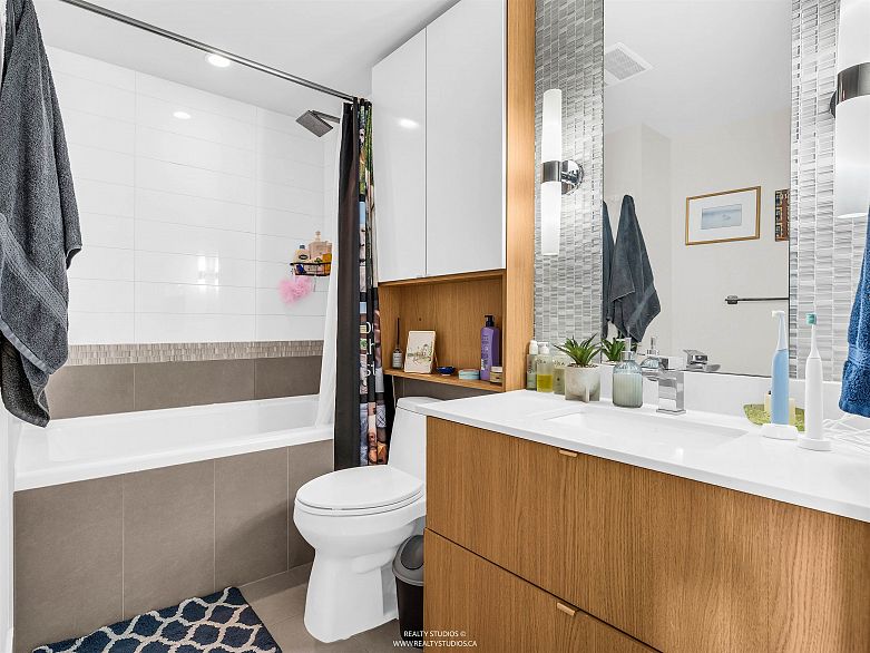 710 159 W 2nd Avenue