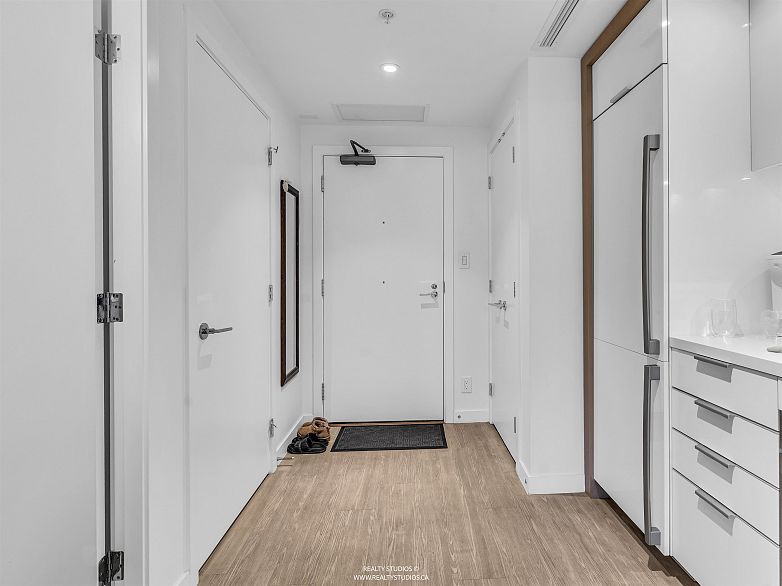 203 1661 Quebec Street