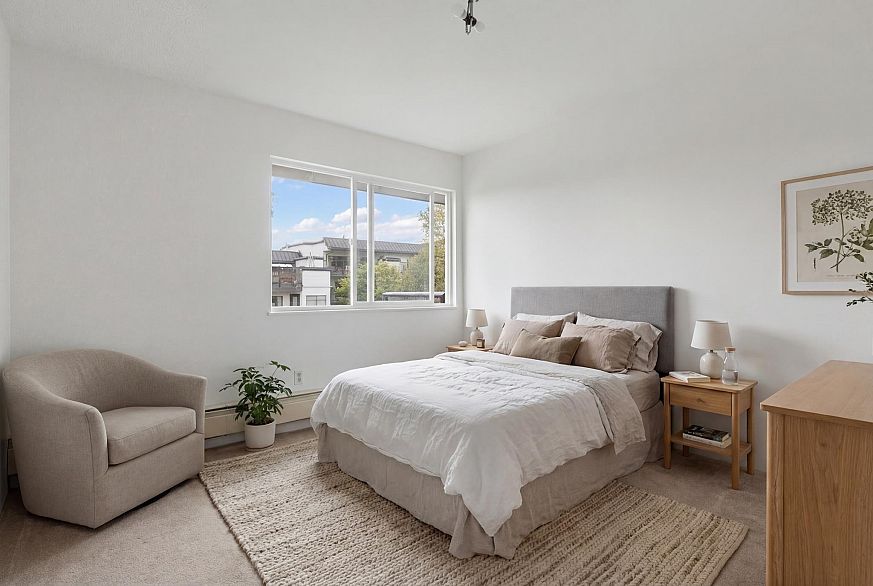 10 2223 Prince Edward Street