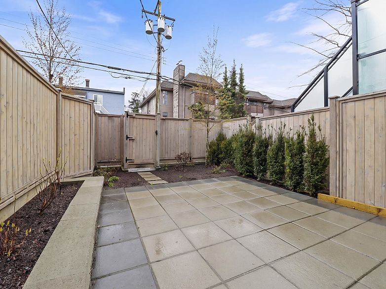 114 2250 Oxford Street