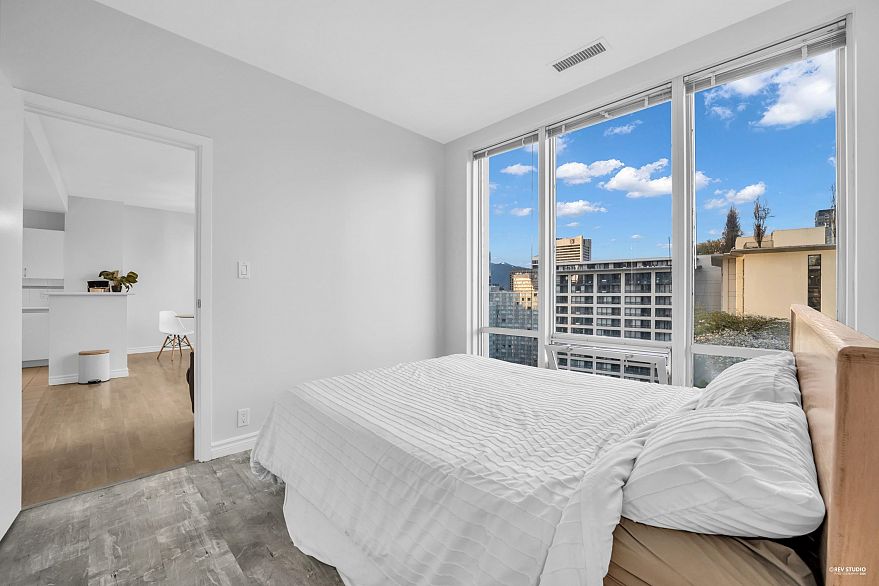 1512 989 Nelson Street