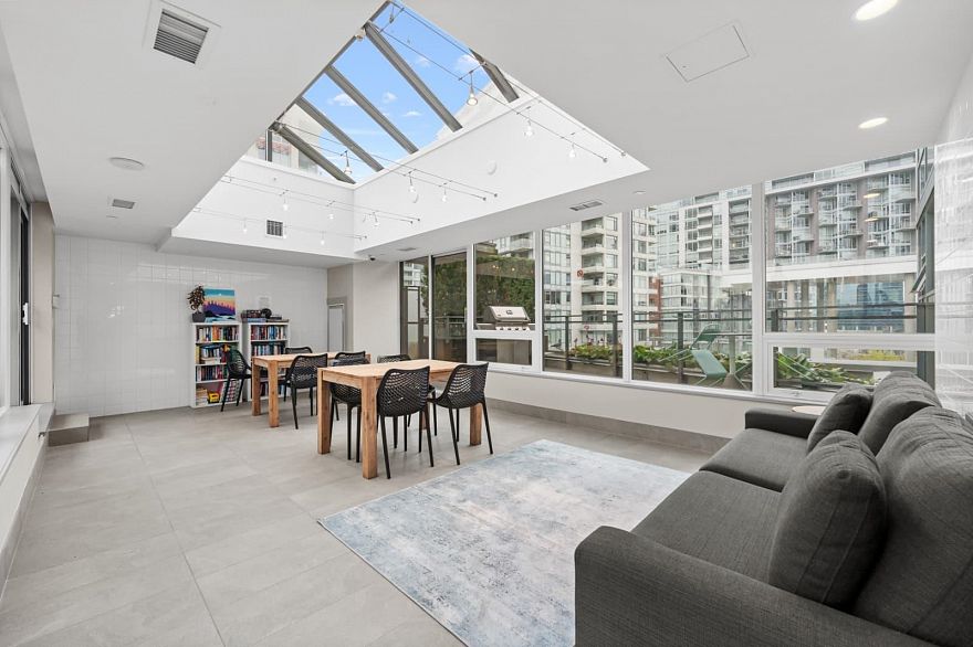 1107 111 E 1st Avenue