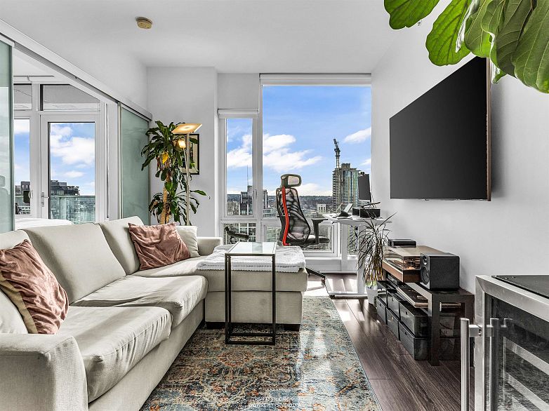 3305 1283 Howe Street