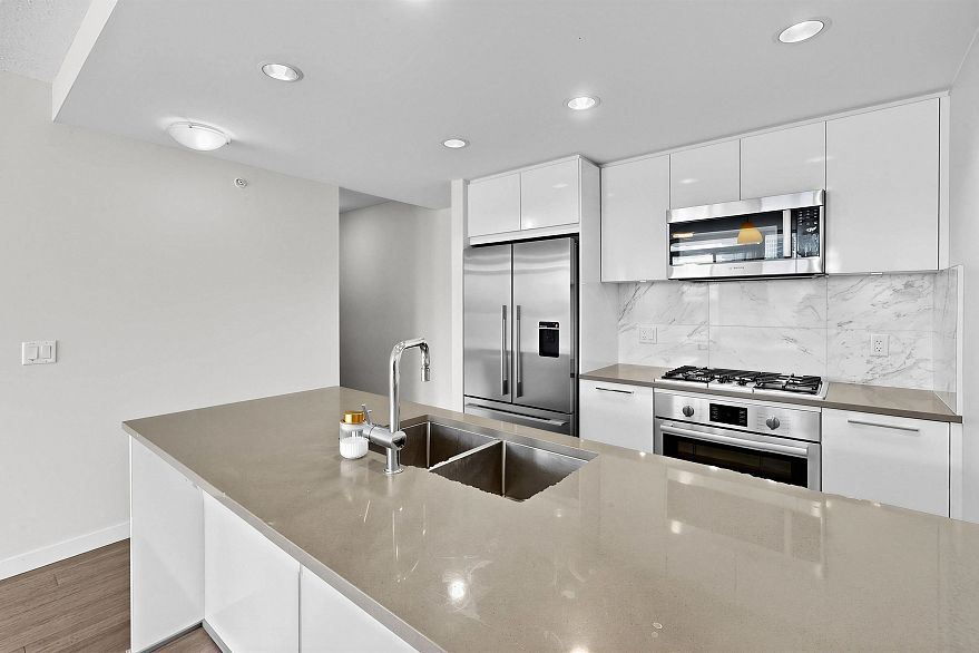 901 3281 E Kent Avenue North