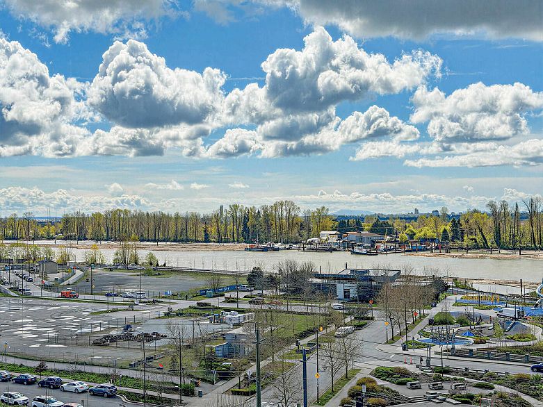 901 3281 E Kent Avenue North