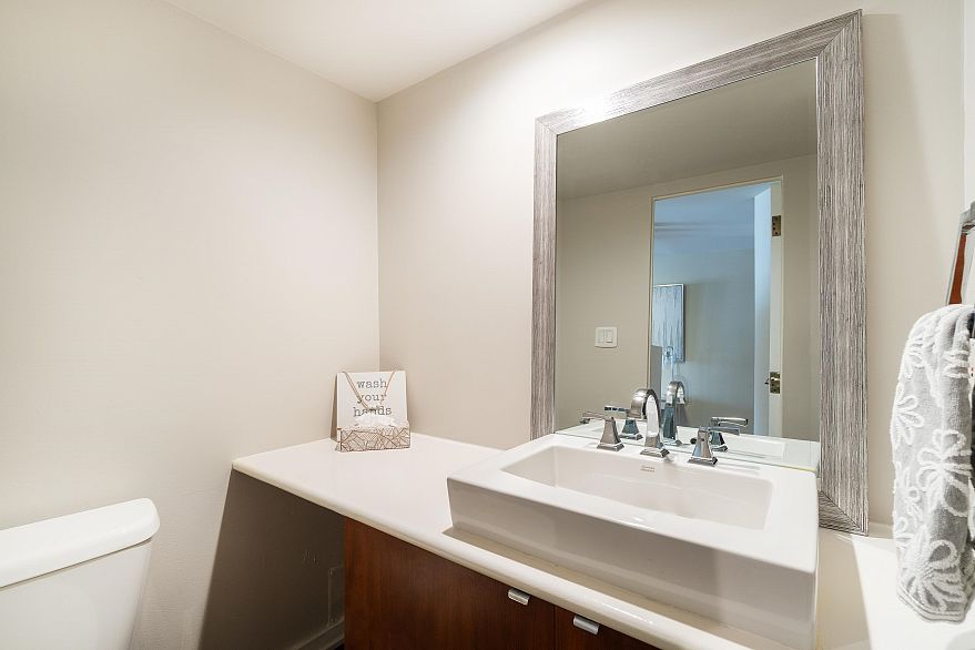 503 990 Beach Avenue