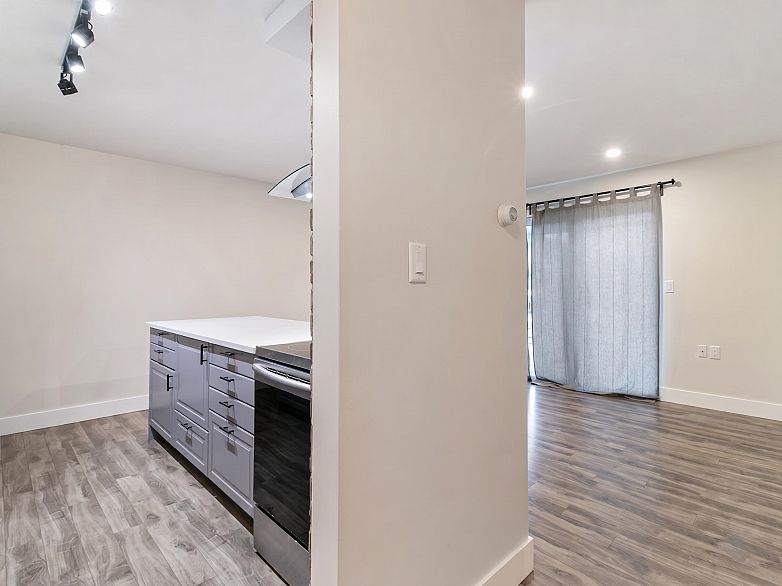 114 2250 Oxford Street