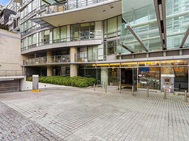 3305 1283 Howe Street