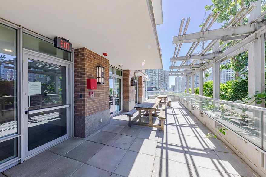 1106 535 Smithe Street