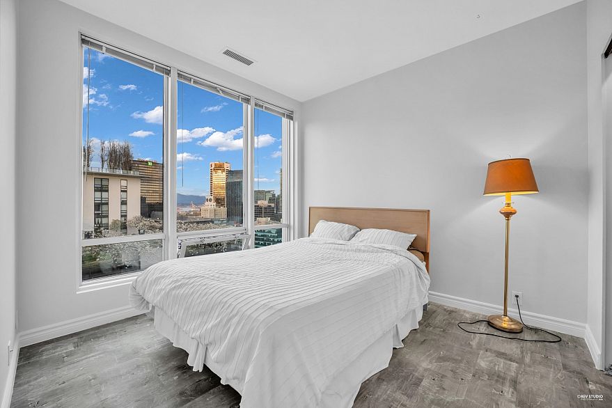 1512 989 Nelson Street