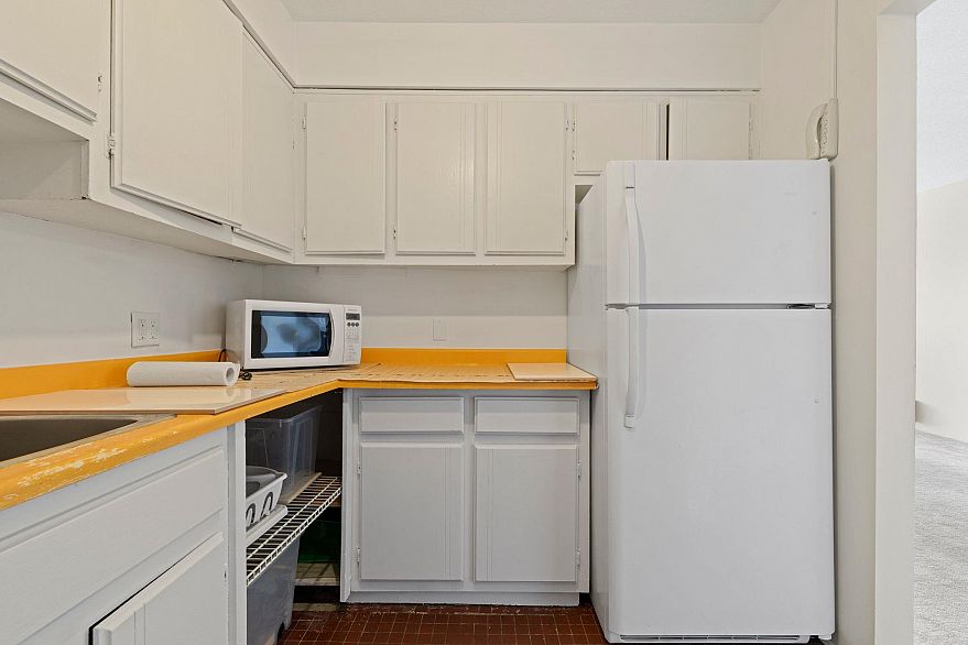 10 2223 Prince Edward Street