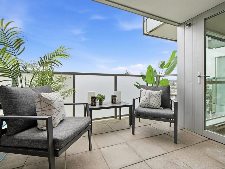 607 2770 Sophia Street